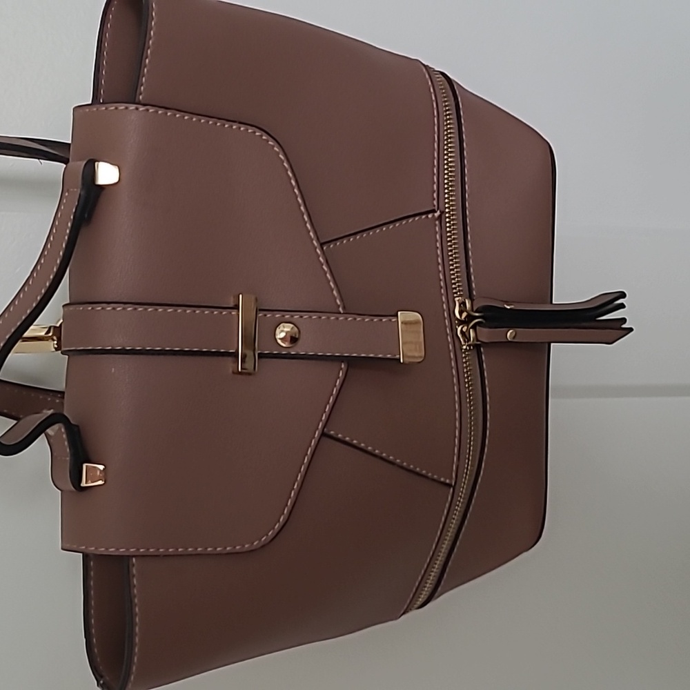 Isabelle backpack. - Picture 3 of 12